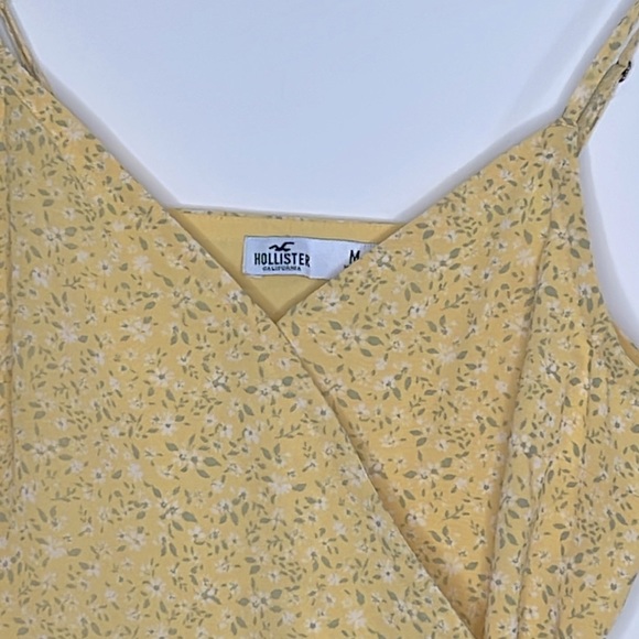 Hollister Mini Dress Overlap Yellow size Medium - Picture 5 of 9